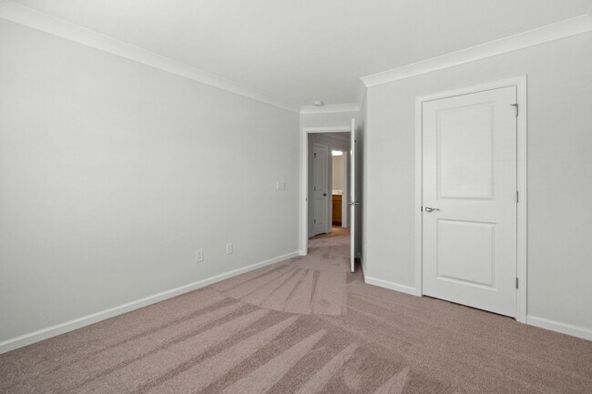 Building Photo - Like A Brand New 3 Bedroom Townhome in the...