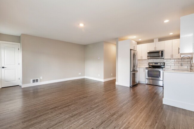 Building Photo - Newly Renovated and Modern 2BR Apartments in Columbia City