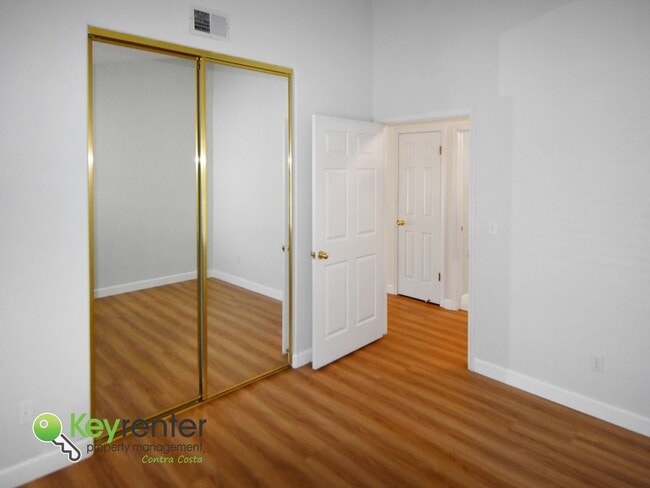 Building Photo - Rare San Ramon Foothills Condo available!