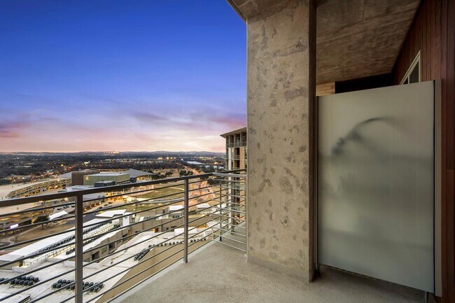 Building Photo - 214 Barton Springs Rd