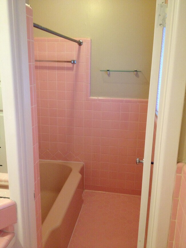 Building Photo - 2101 Smallwood Dr