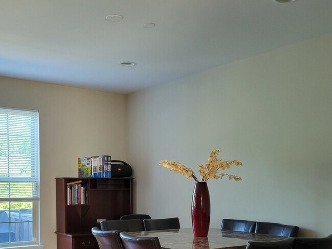 Building Photo - 2475 Waterbury Ln