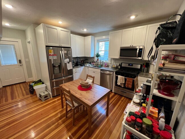 Building Photo - 305 Highland Ave #2 Somerville MA 02144