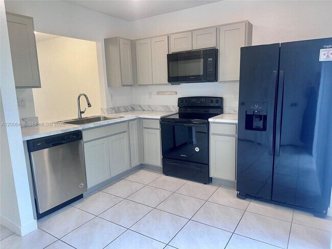 Building Photo - 540 NE 5th Ln