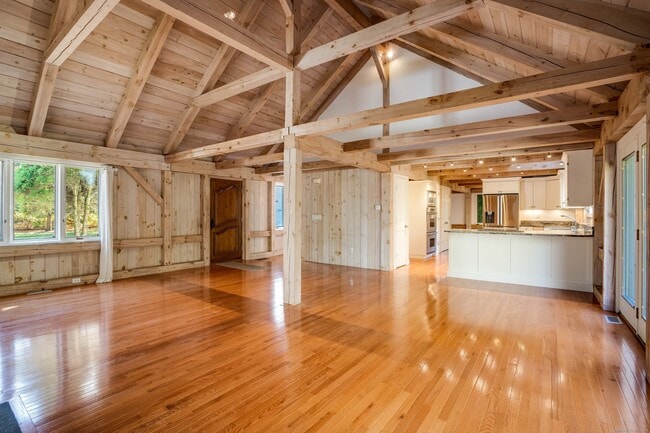 Building Photo - 123 Cove Rd