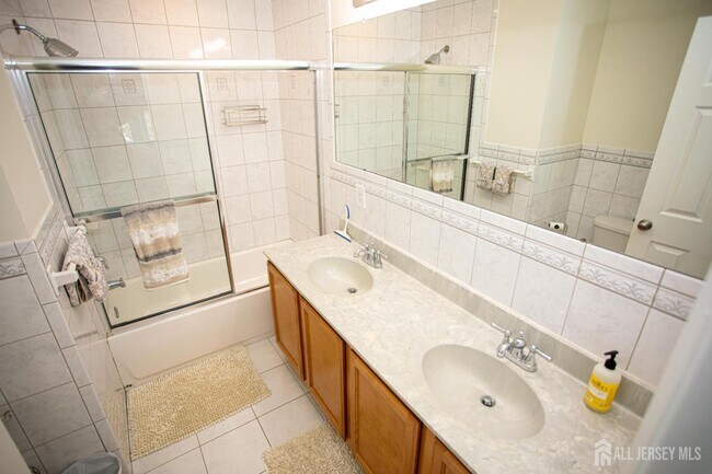 Building Photo - 124 Adamecs Way