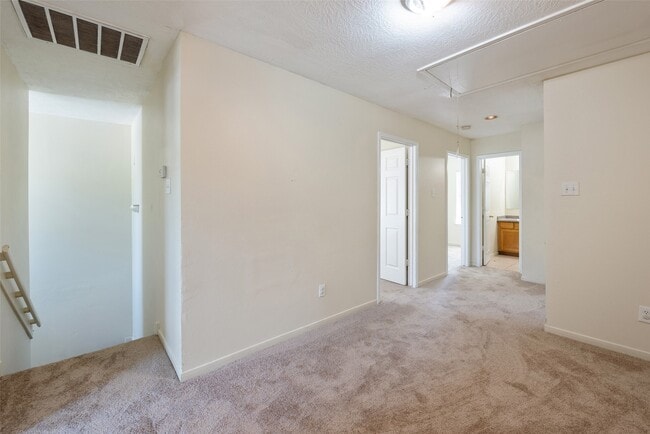 Building Photo - 6827 Dumble St