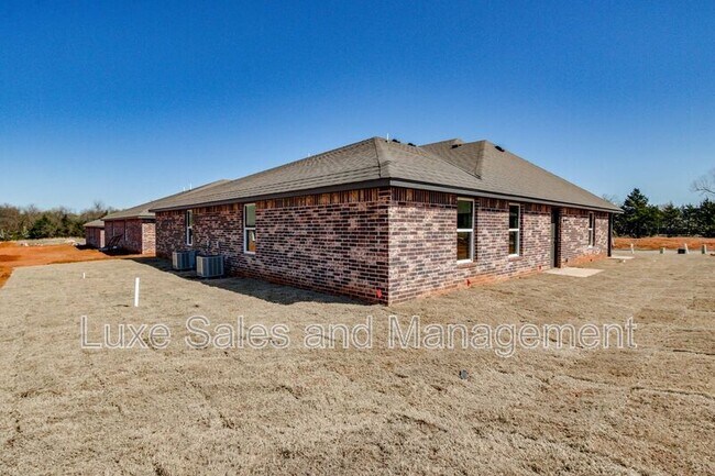 Building Photo - 400 Keiths Wy