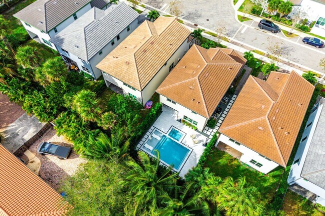 Building Photo - 4310 Buttonwood Dr