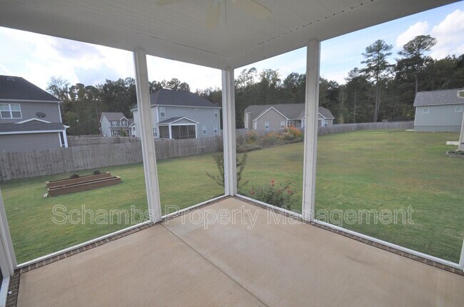 Building Photo - 84 Fairview St