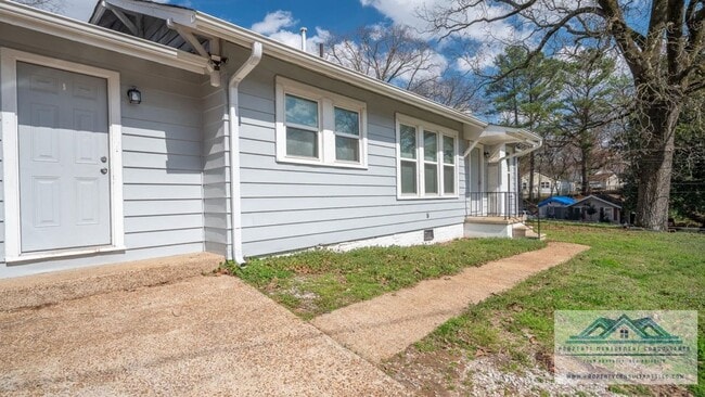 Building Photo - 901 Hermitage Dr