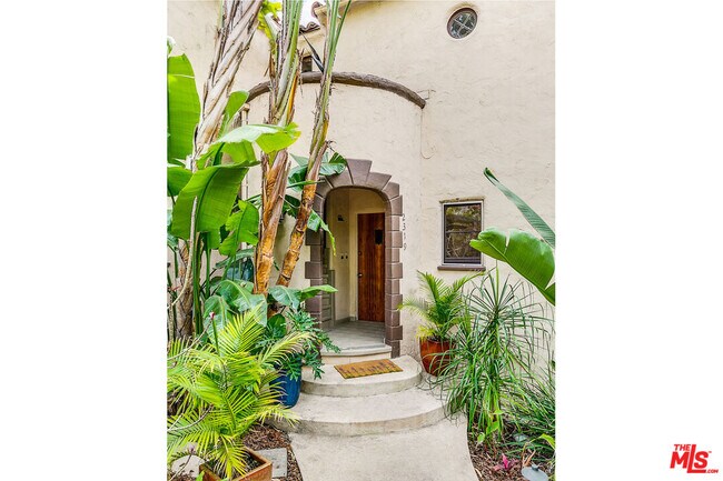 Building Photo - 2319 Meadow Valley Ter