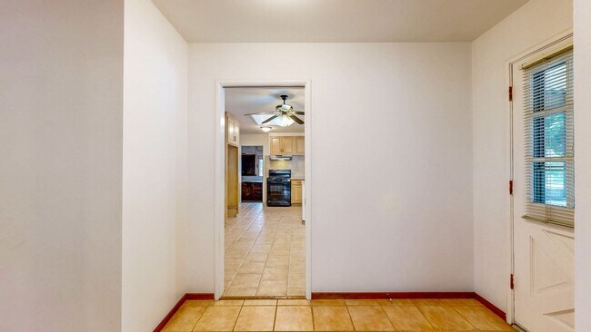 Building Photo - 1426 3rd St