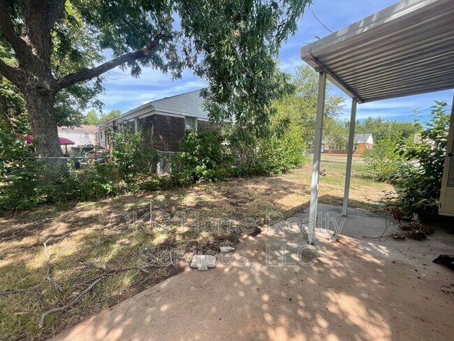 Building Photo - 552 E Grumman Dr