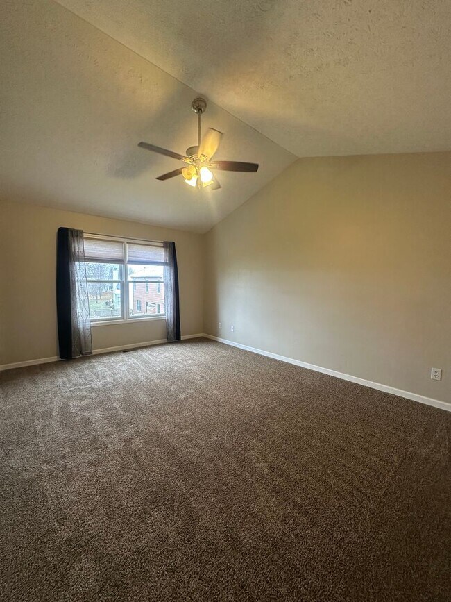 Building Photo - 4BR / 2BA Home in Middletown with Two Car Garage For Rent!