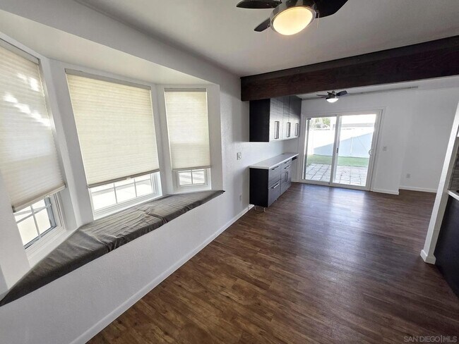 Building Photo - 2230 Ledgeview Ln