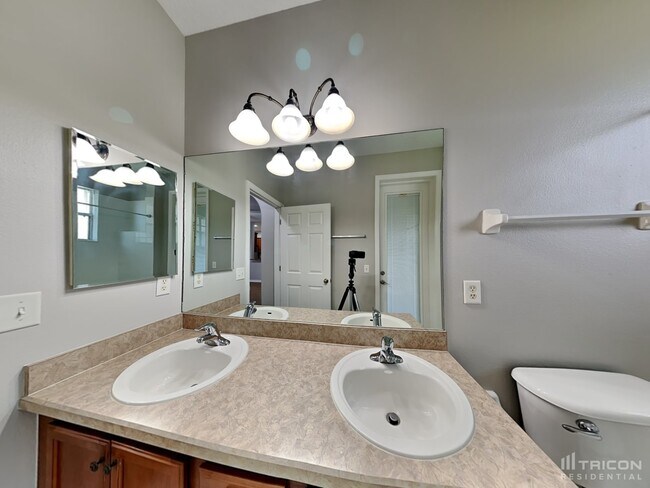 Building Photo - 36831 Queen Bee Ln