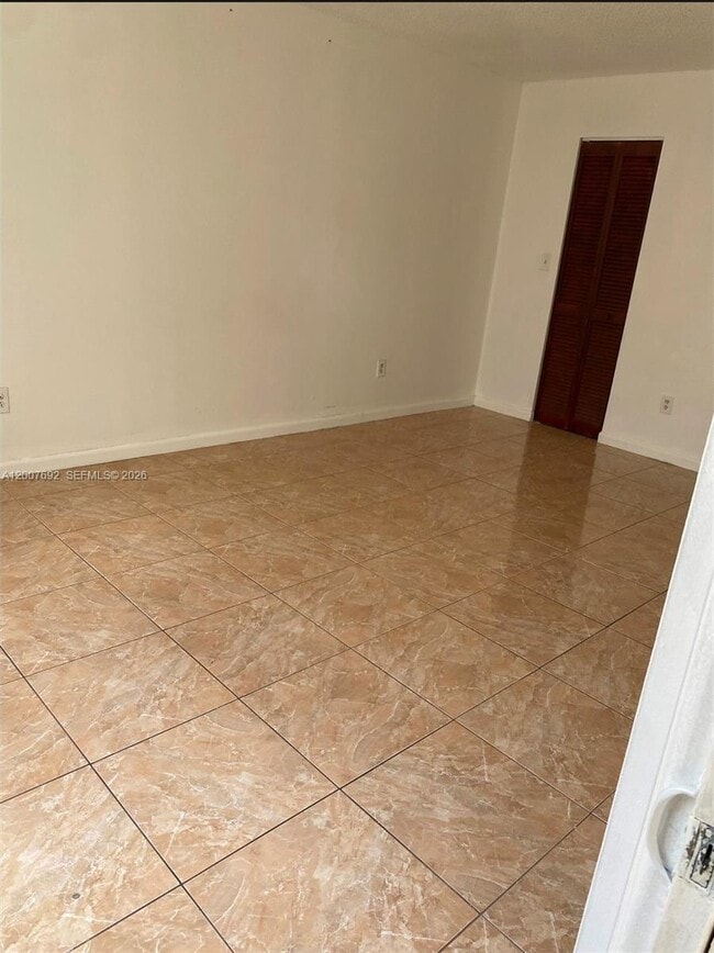 Building Photo - 14201 N Kendall Dr