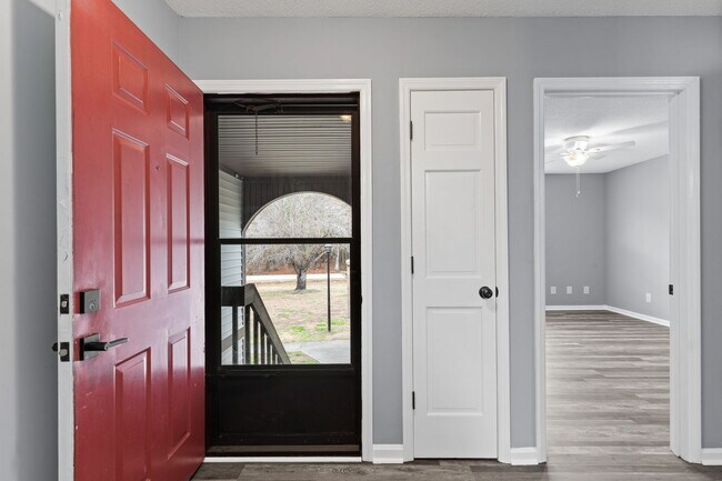 Building Photo - 310 Country Club Villa Dr