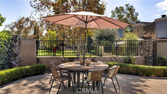 Building Photo - 30 Pinewood