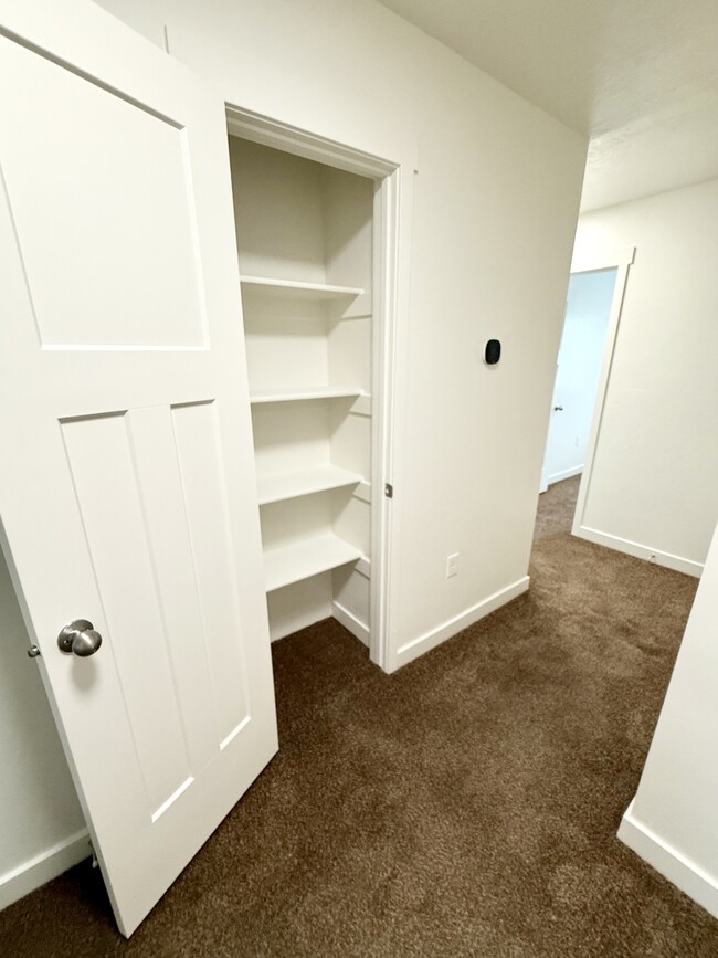 Building Photo - 676 E 550 S