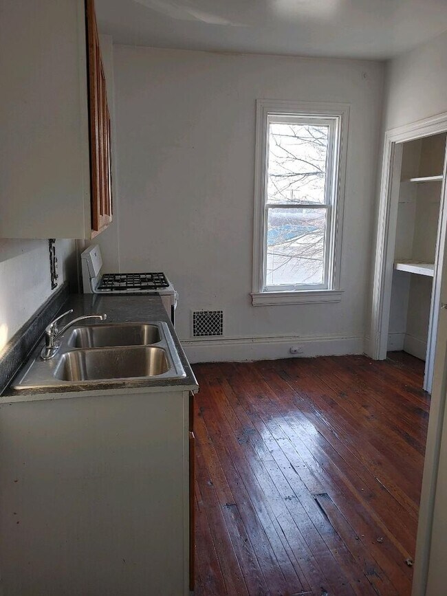 Building Photo - 21 S Hartley St