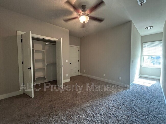 Building Photo - 3100 SW Warberry Ave