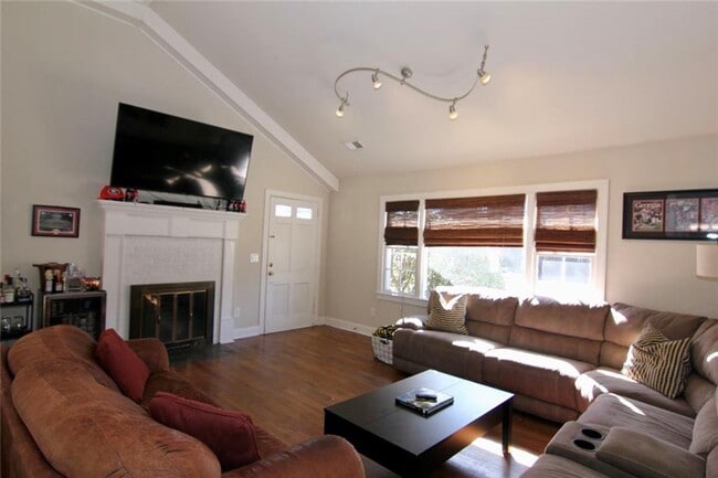 Building Photo - 2565 Camille Dr NE