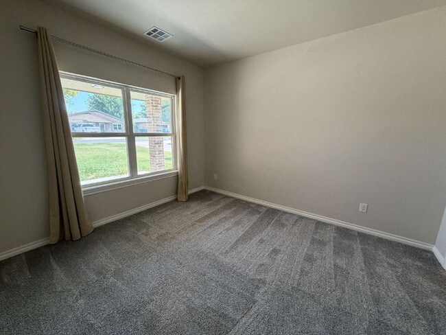Building Photo - 3 Bed 2 Bath in NW OKC