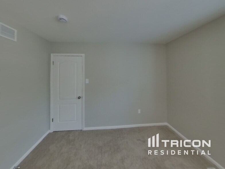 Building Photo - 5200 Plantation Ct
