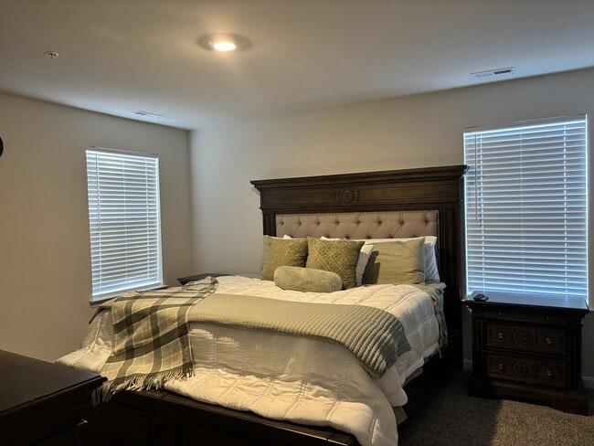 Building Photo - 359 Forest Edge Ave