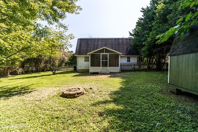 Building Photo - 7005 Buddy J Ln