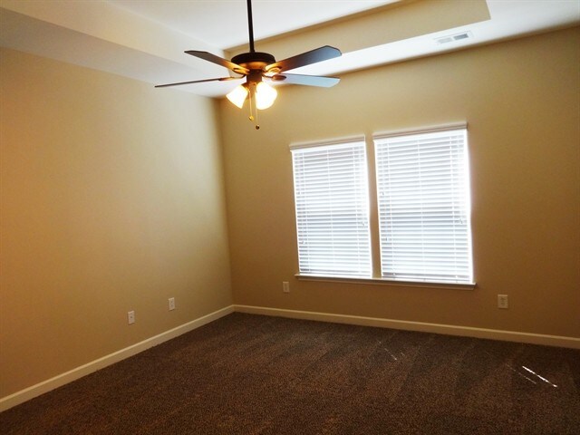 Building Photo - 515 Crossland Dr