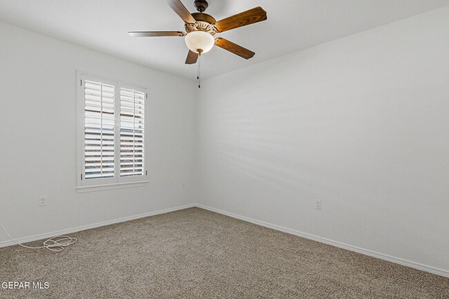 Building Photo - 14350 S Cave Ave