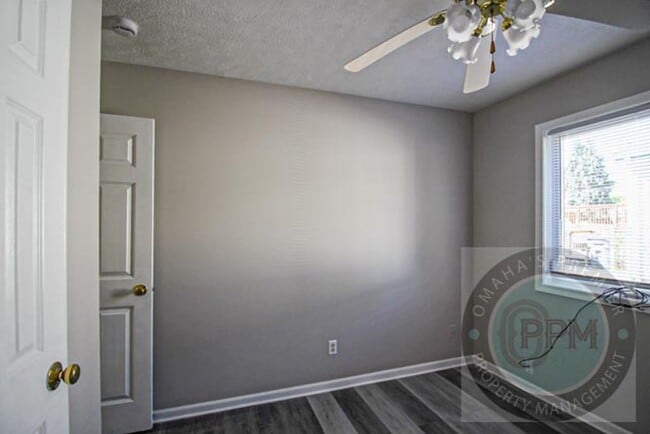 Building Photo - 2 Bed 1 Bath Home in Council Bluffs, IA
