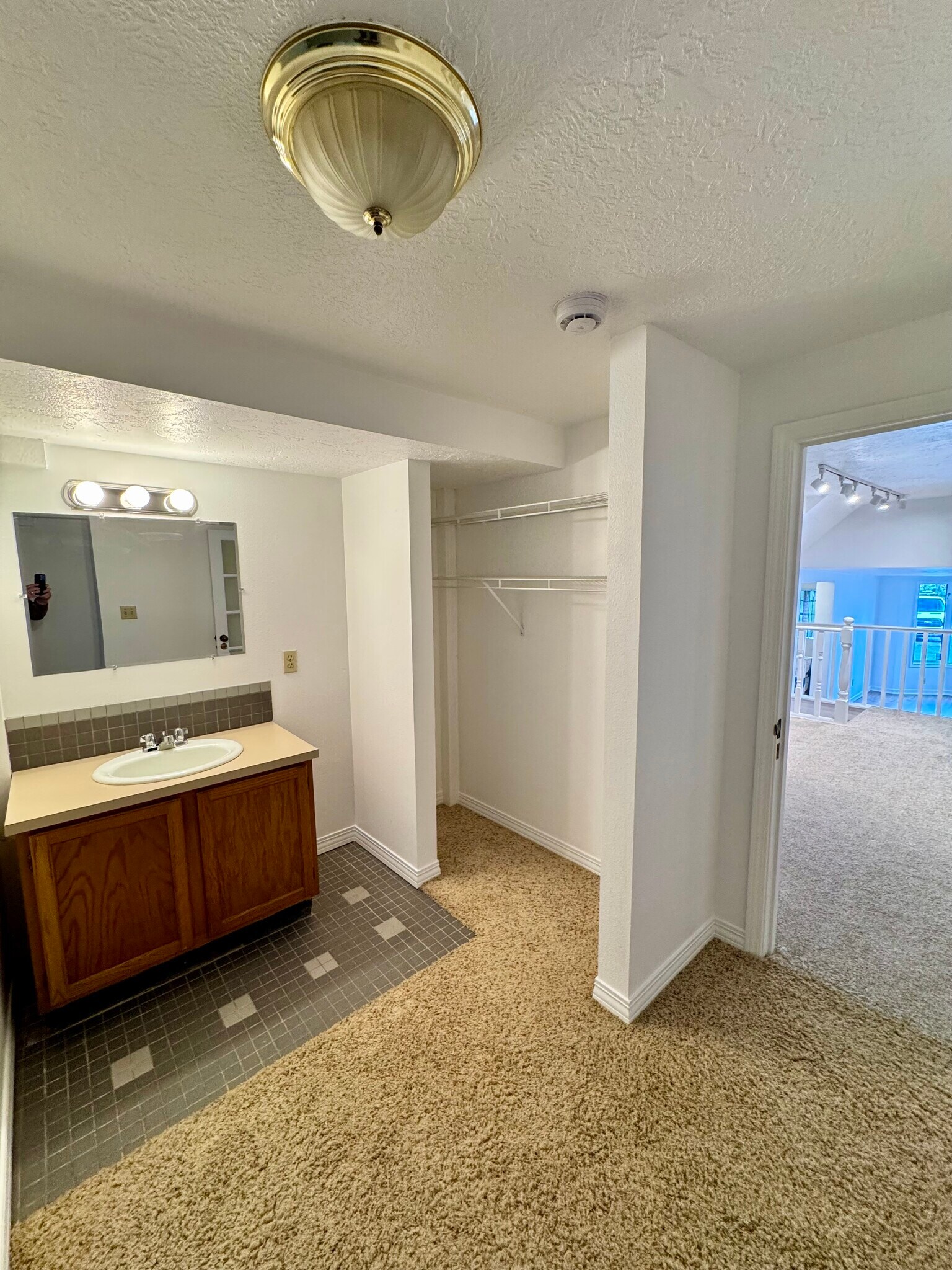 Building Photo - 3405 SW Barbur Blvd