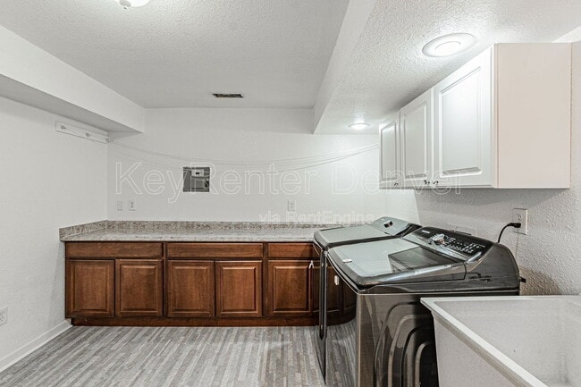 Building Photo - 14129 E Warren Pl