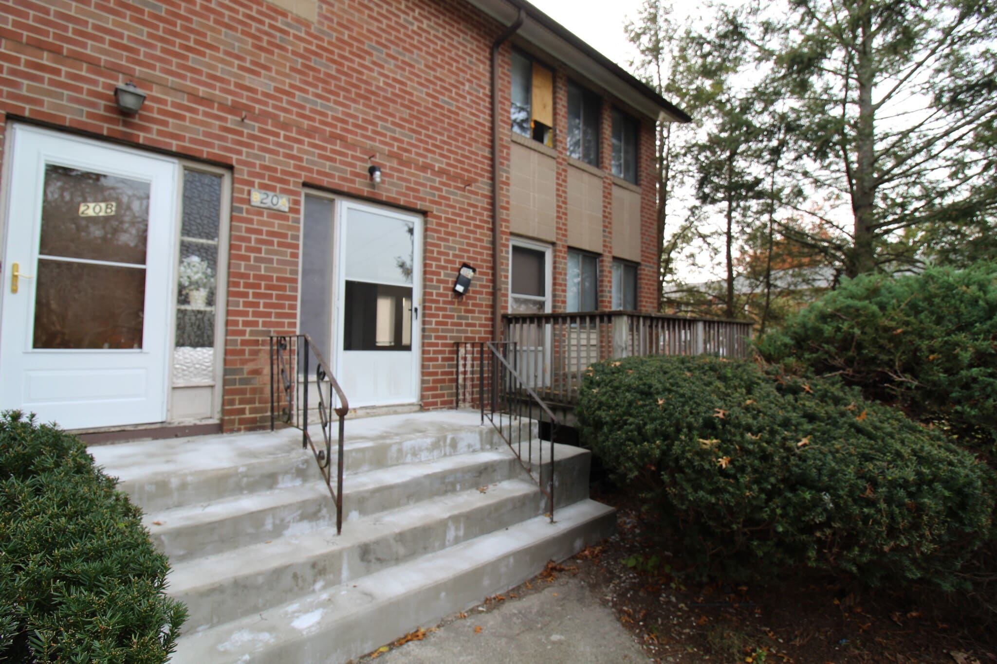 FRONT DECK - 20 Henderson Dr