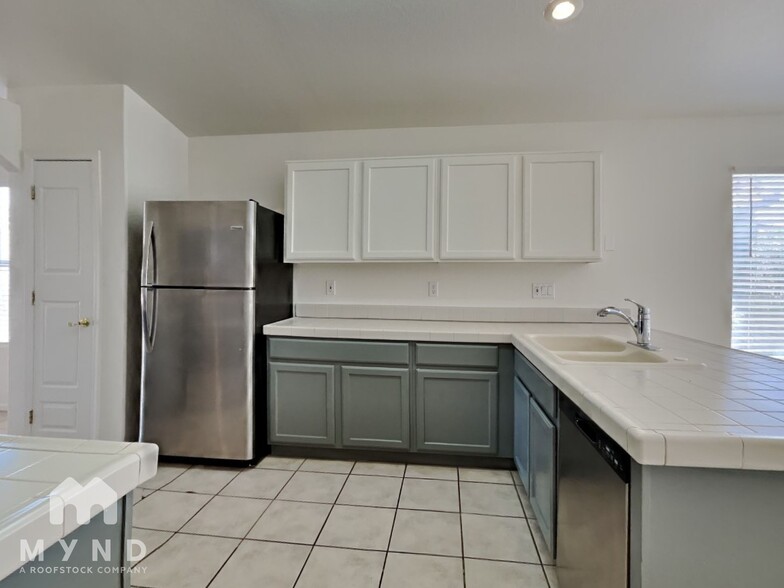 Building Photo - 2236 W Catalina View Dr