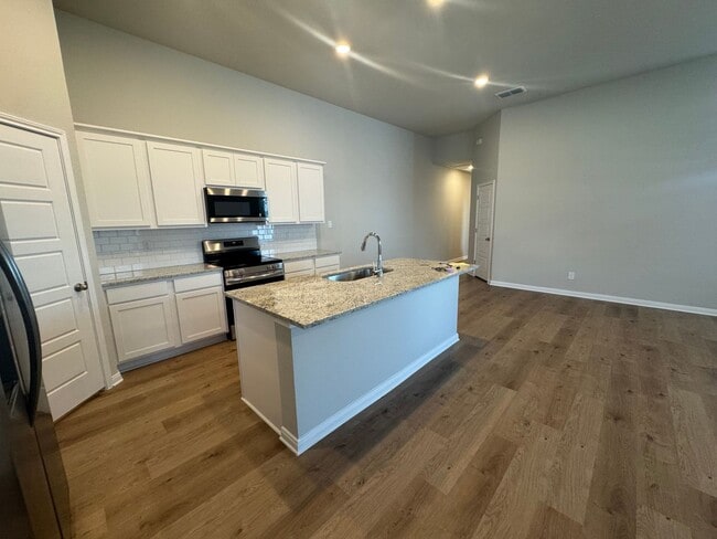 Building Photo - Stunning 3x2 Luxury Duplex in Buda, TX!