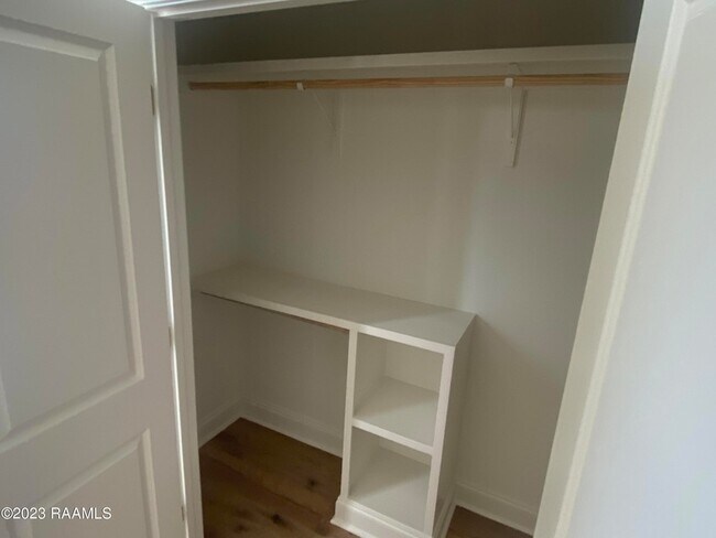 Building Photo - 8550 Cat Rd