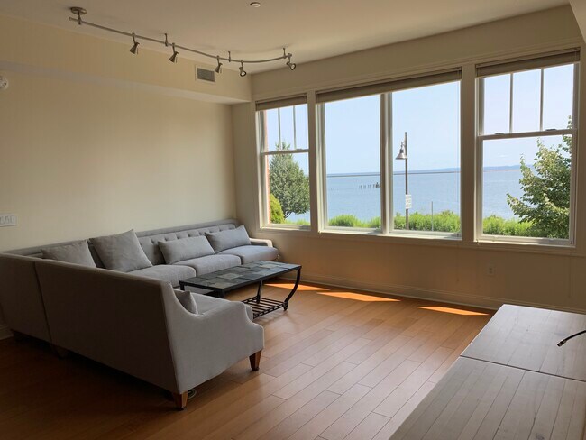 Building Photo - 540 S Lakeshore Blvd