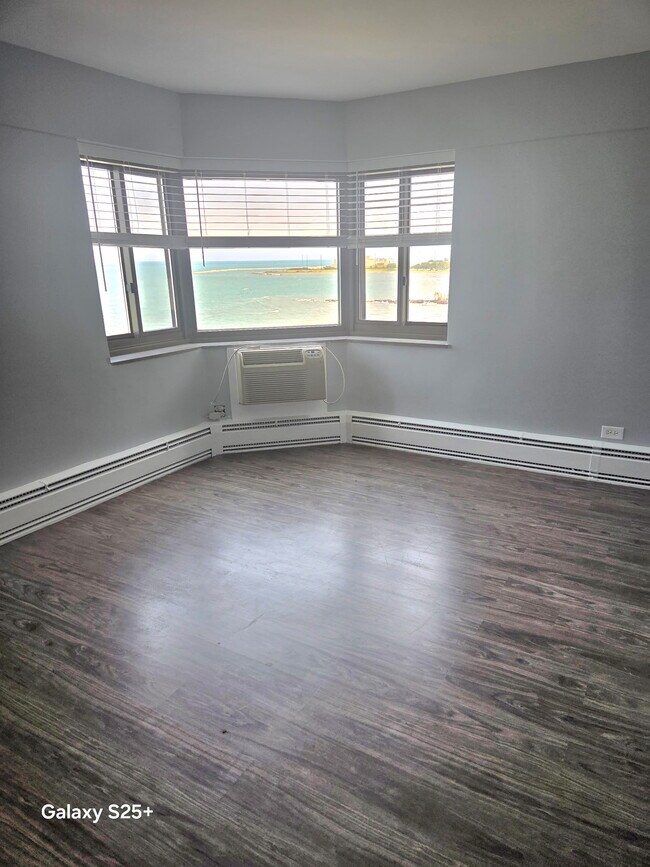 Building Photo - Lake Terrace Condominiums