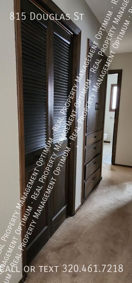 Building Photo - 815 Douglas St