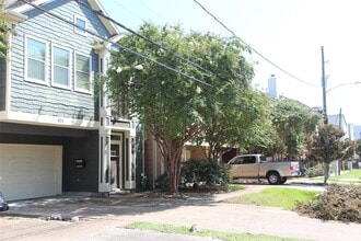 Building Photo - 855 W 25th St