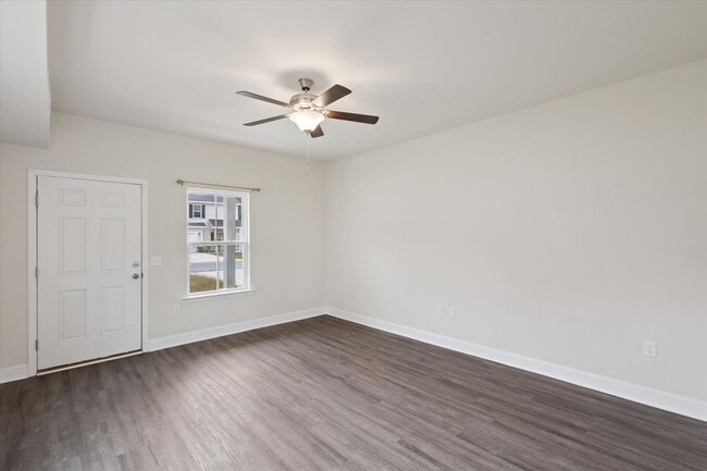 Building Photo - $500 RENT CREDIT | AVAILABLE NOW! (Small Pets Only)