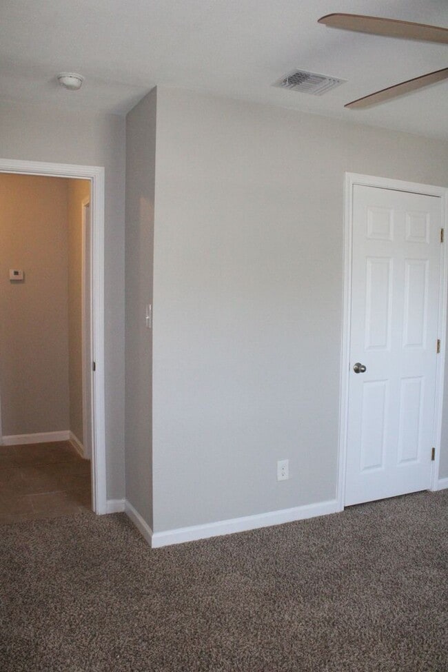 Building Photo - Meadow Brook