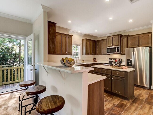 Building Photo - Historic Downtown Fernandina Home! Close t...