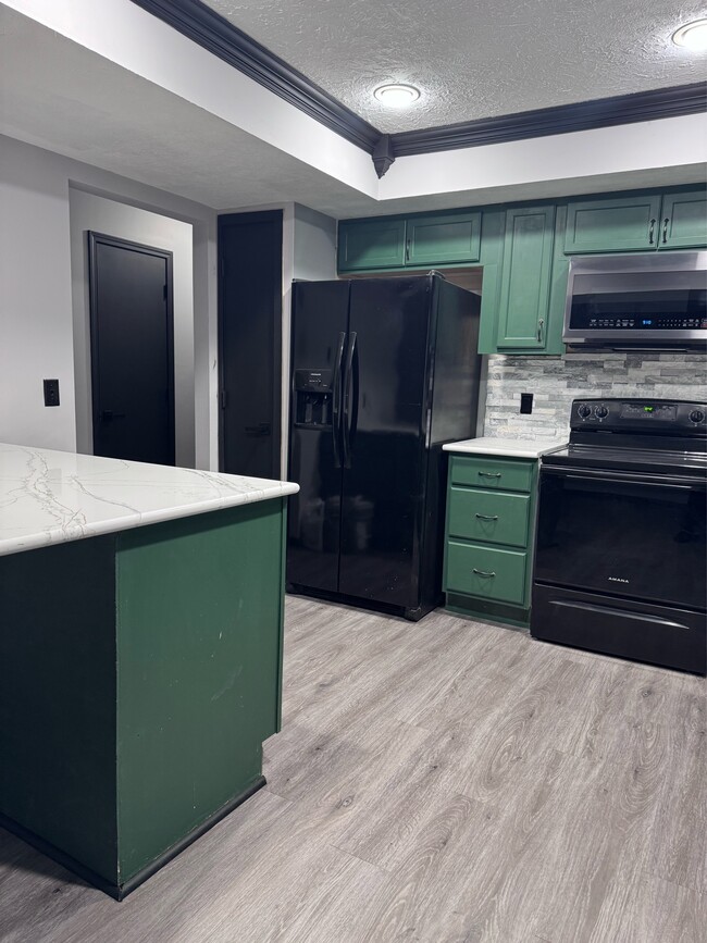 Building Photo - 12804 Olive St