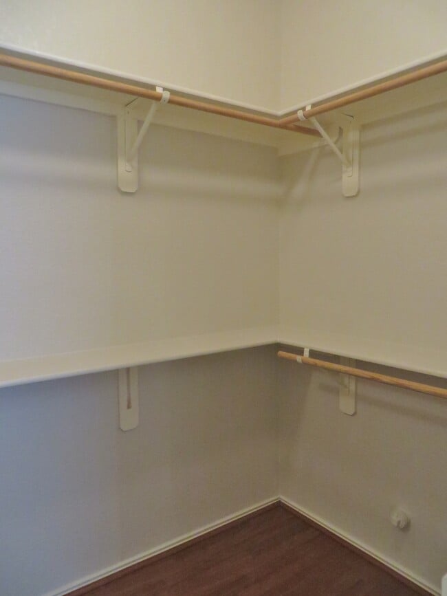 Building Photo - 4 Bedroom 2 Bathroom Churchill Farms Georg...